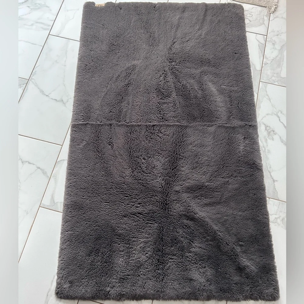 UGG Gray faux fur rug